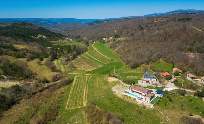 The surroundings of Villa Noeli, Villa Noeli with a pool, jacuzzi, and sauna, Klanac, Istria, Croatia Buzet